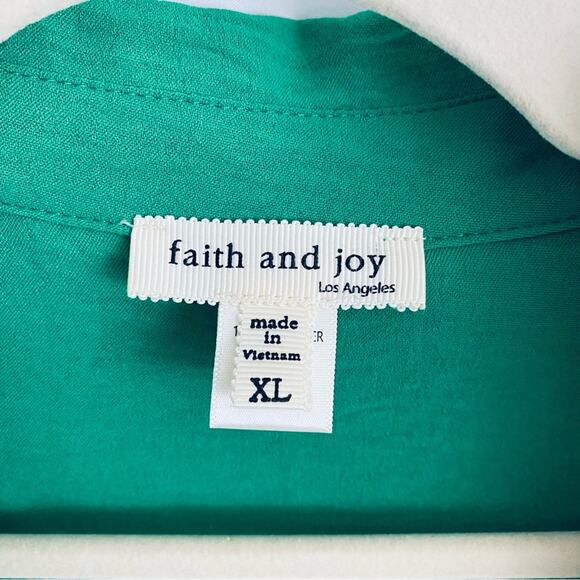 Faith and Joy Green Button Blouse  Size Large - Picture 11 of 11